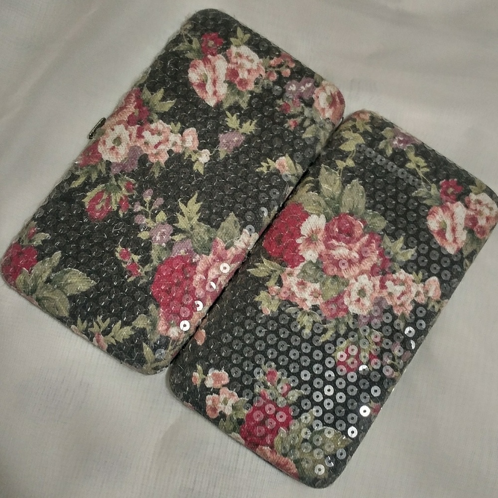 Black Floral Clutch/Wallet 🍁🍃🍂